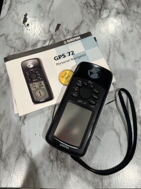Garmin GPS 72 Personal Navigator - Black Preowned with Manual and tested